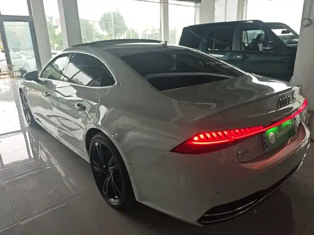 Audi A7L — Фото автомобиля 4