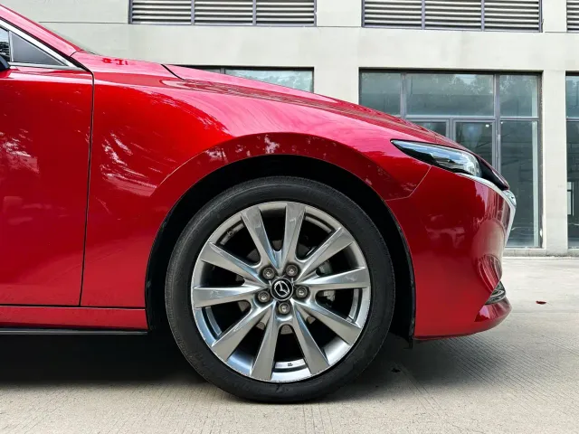 Mazda Axela — Фото автомобиля 11