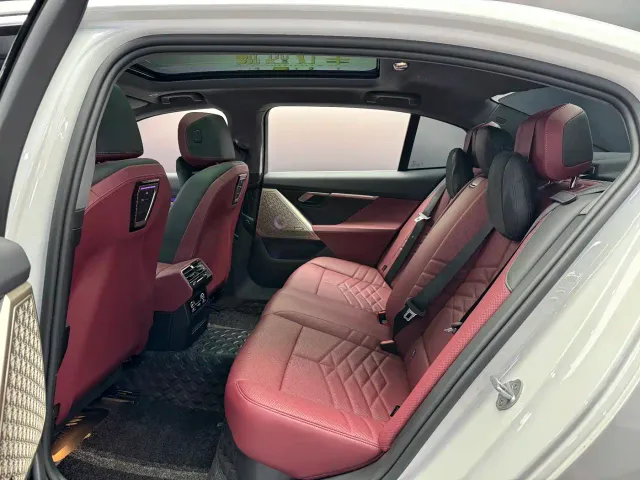 BMW 5 Series — Фото автомобиля 4
