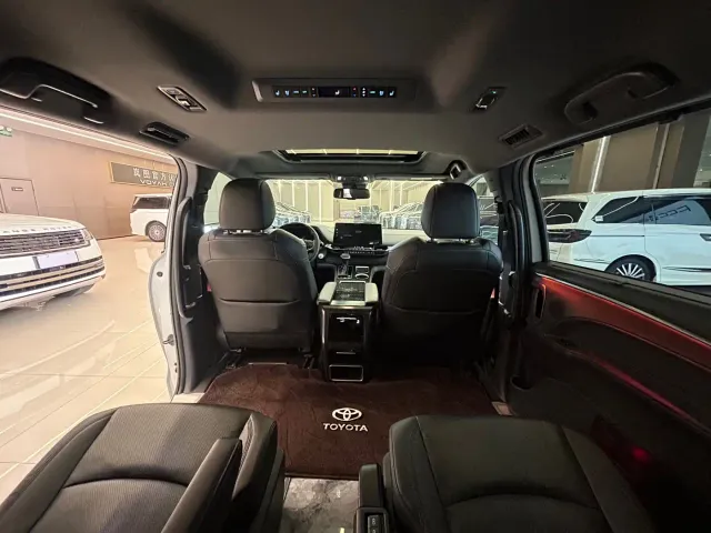 Toyota Sienna — Фото автомобиля 16