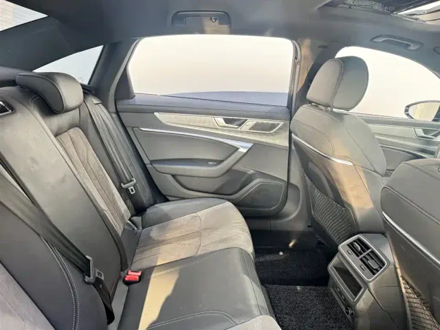 Audi A6L — Фото автомобиля 12