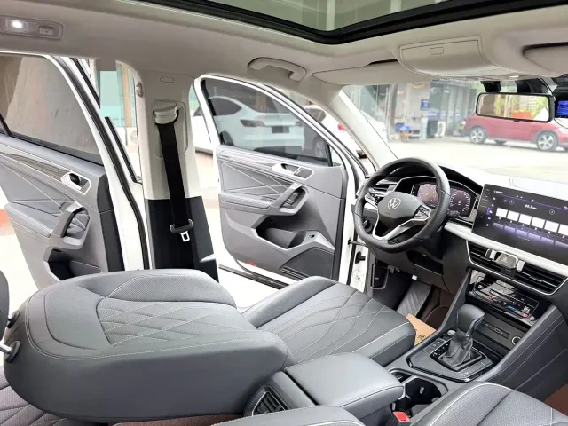 Volkswagen Tiguan L — Фото автомобиля 9