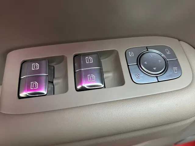 Li Auto L8 — Фото автомобиля 20