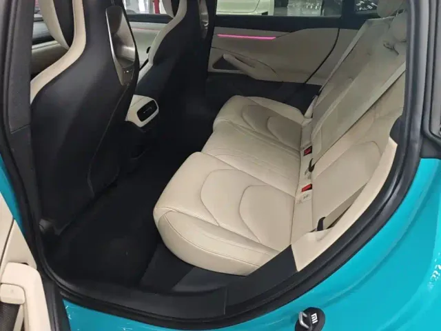 Xiaomi SU7 — Фото автомобиля 16