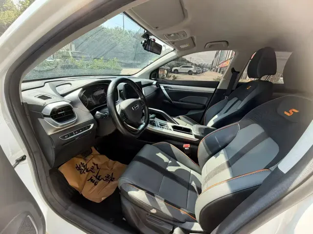 Geely Binyue — Фото автомобиля 7