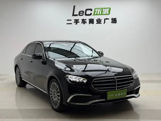 Mercedes-Benz E-Class — Фото автомобиля 3