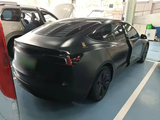 Tesla Model 3 — Фото автомобиля 6