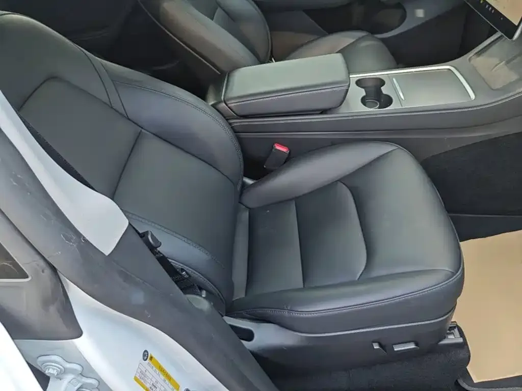 Tesla Model Y 2024 Rear-Wheel Drive Version — Фото автомобиля 24