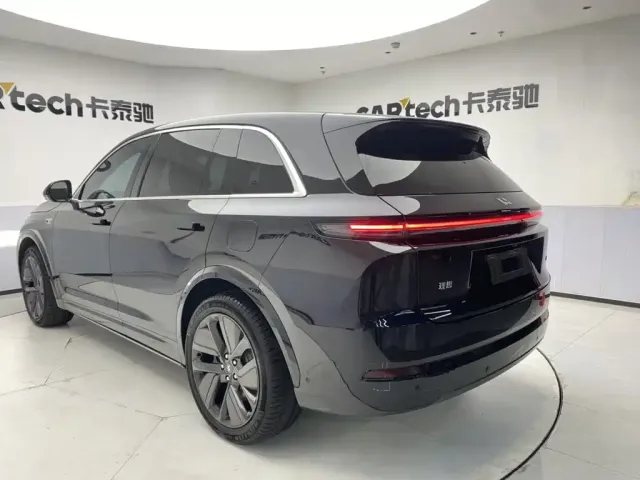 Li Auto L7 — Фото автомобиля 7