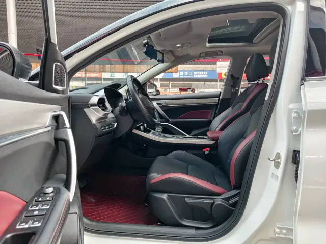 Geely Binyue — Фото автомобиля 9