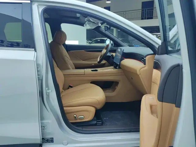 Dongfeng Aeolus L8 — Фото автомобиля 8