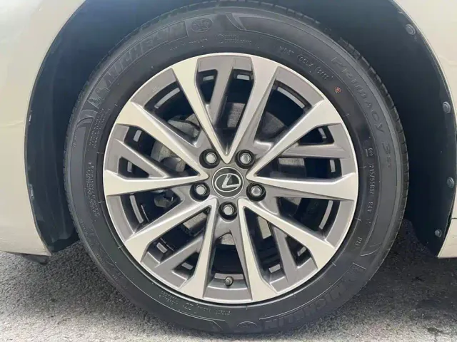 Lexus ES — Фото автомобиля 6