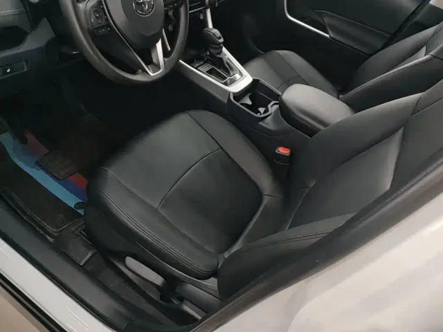 Toyota RAV4 — Фото автомобиля 14
