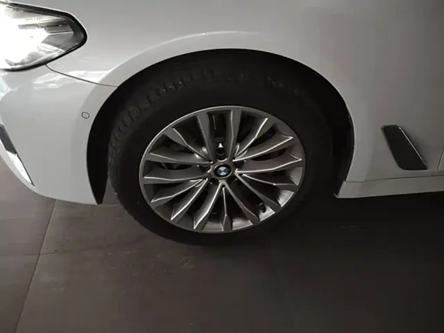 BMW 5 Series — Фото автомобиля 22