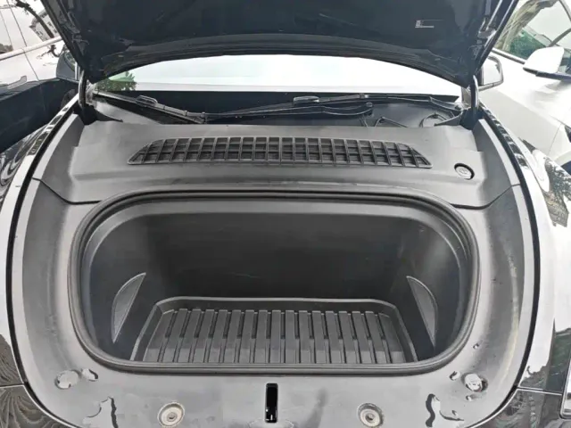 Tesla Model Y — Фото автомобиля 19