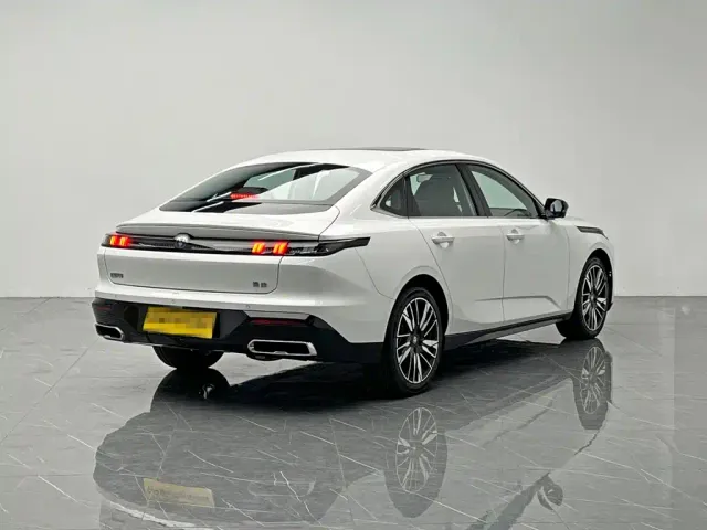 Changan Eado — Фото автомобиля 6
