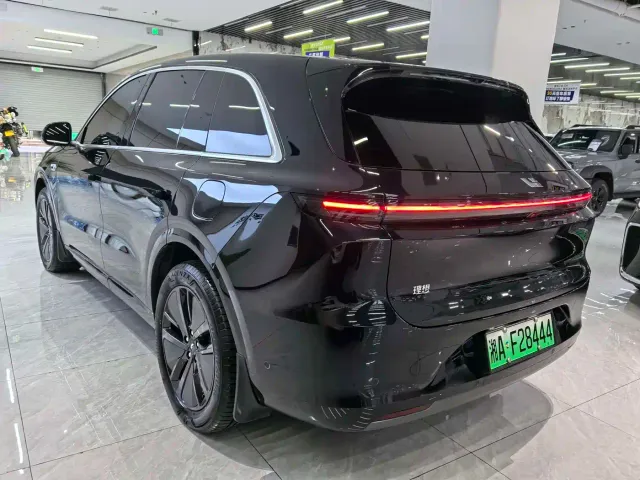 Li Auto L6 — Фото автомобиля 6
