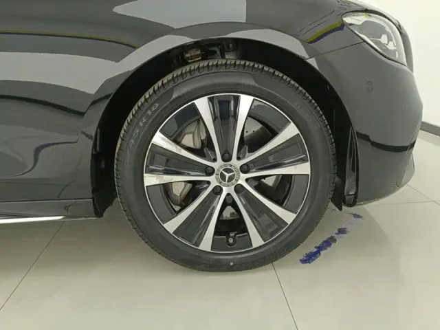 Mercedes-Benz E-Class — Фото автомобиля 6