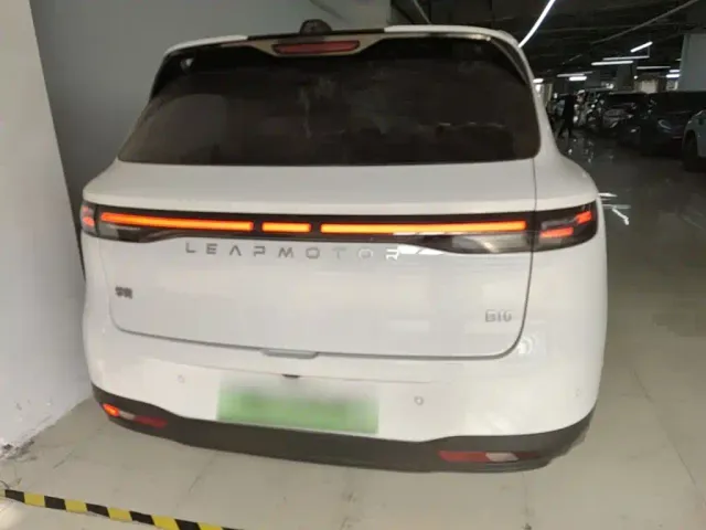 Leapmotor B10 — Фото автомобиля 5