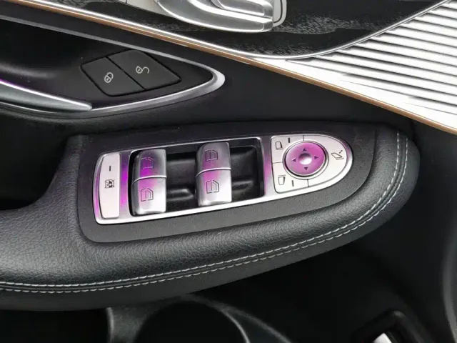 Mercedes-Benz EQC — Фото автомобиля 9