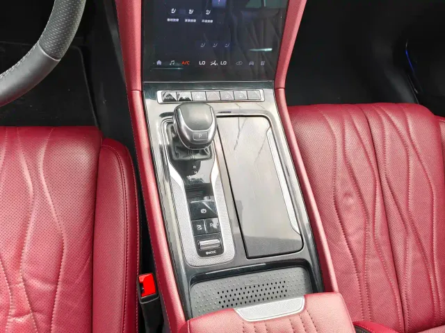 Hongqi H5 — Фото автомобиля 10