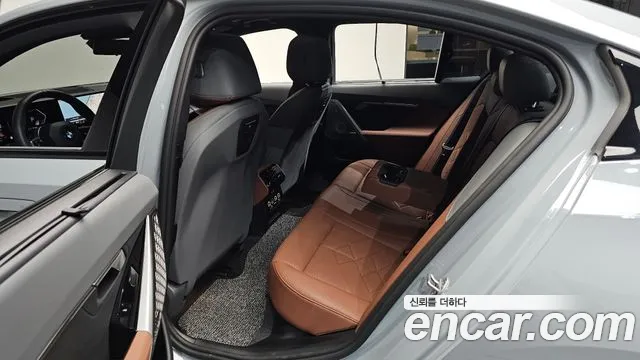 BMW 5 Series G60 — Фото автомобиля 12