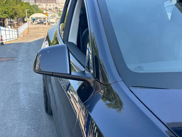 Tesla Model Y — Фото автомобиля 12