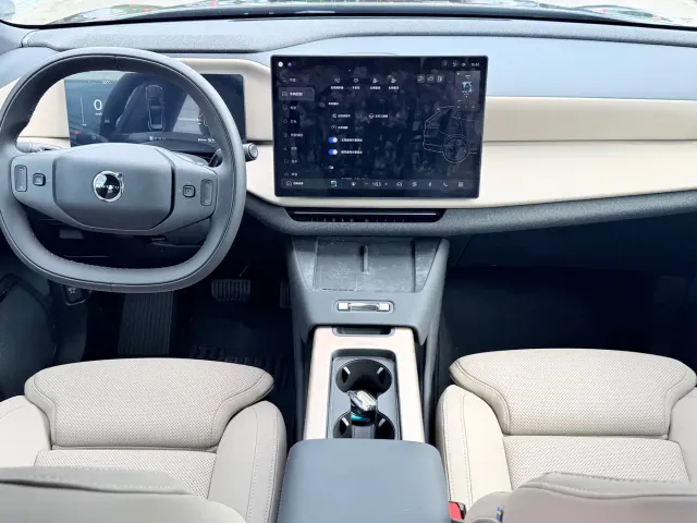 Volvo XC70 Plug-in Hybrid — Фото автомобиля 5