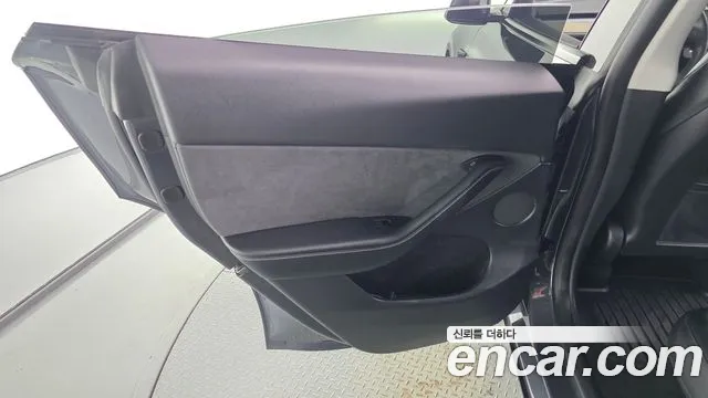 Tesla Model Y — Фото автомобиля 24