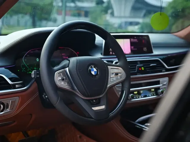 BMW 7 Series — Фото автомобиля 8