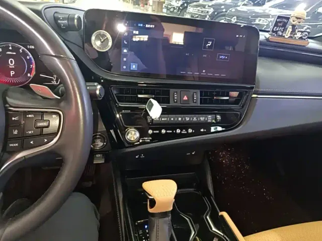 Lexus ES — Фото автомобиля 12