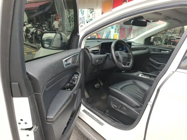Ford Edge — Фото автомобиля 12