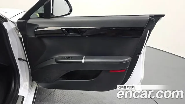 Hyundai Grandeur Grandeur (GN7) 2.5 Бензин 2WD — Фото автомобиля 24