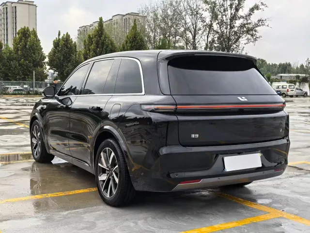 Li Auto L8 — Фото автомобиля 7