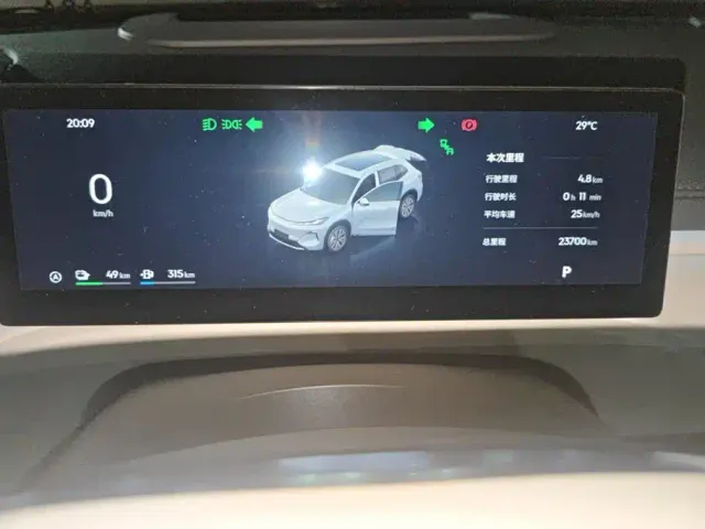 Geely Galaxy Starship 7 EM-i — Фото автомобиля 14