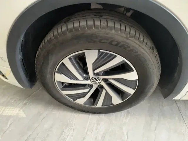 Volkswagen Tiguan L PHEV — Фото автомобиля 22