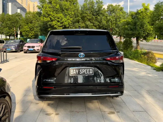Toyota Sienna — Фото автомобиля 6