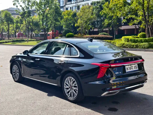 Hongqi H5 — Фото автомобиля 14
