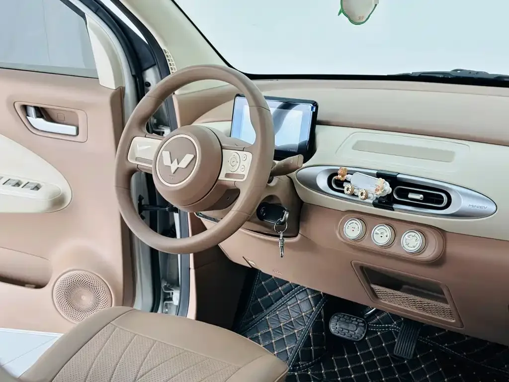 Wuling Motors Hongguang MINIEV 2025 4-Door Advanced — Фото автомобиля 16