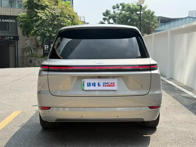 Li Auto L9 — Фото автомобиля 5