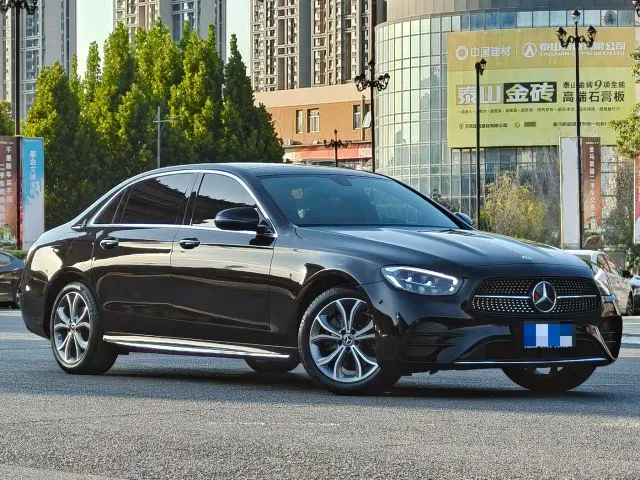 Mercedes-Benz E-Class — Фото автомобиля 3
