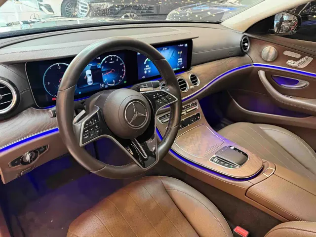 Mercedes-Benz E-Class — Фото автомобиля 10