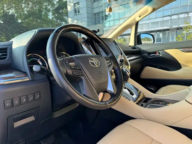 Toyota Alphard — Фото автомобиля 6