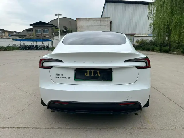 Tesla Model 3 — Фото автомобиля 7
