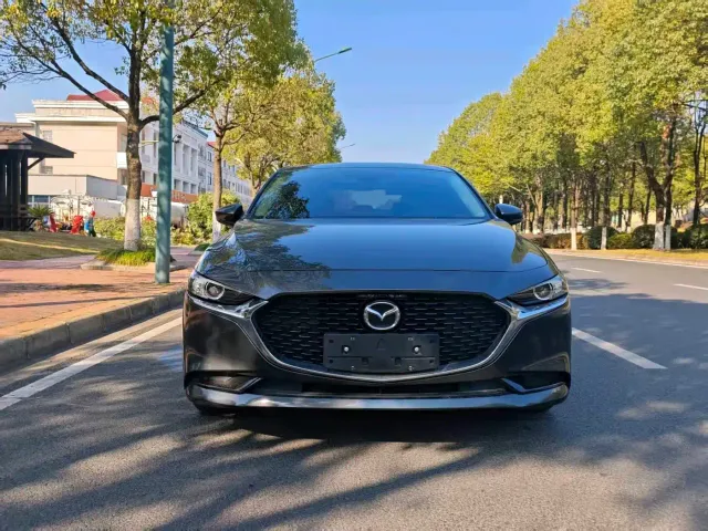 Mazda Axela — Фото автомобиля 2