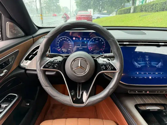 Mercedes-Benz E-Class — Фото автомобиля 14