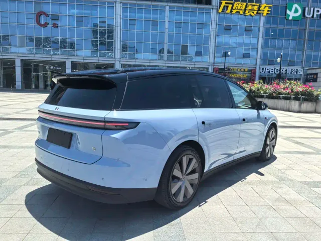 Li Auto i8 — Фото автомобиля 2