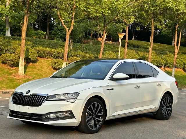 Фотография автомобиля — Skoda Superb