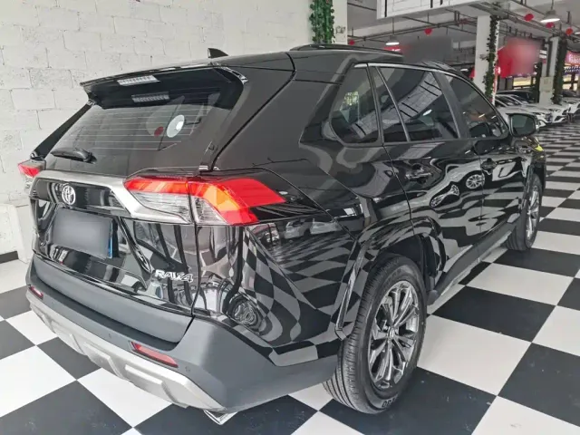 Toyota RAV4 — Фото автомобиля 12