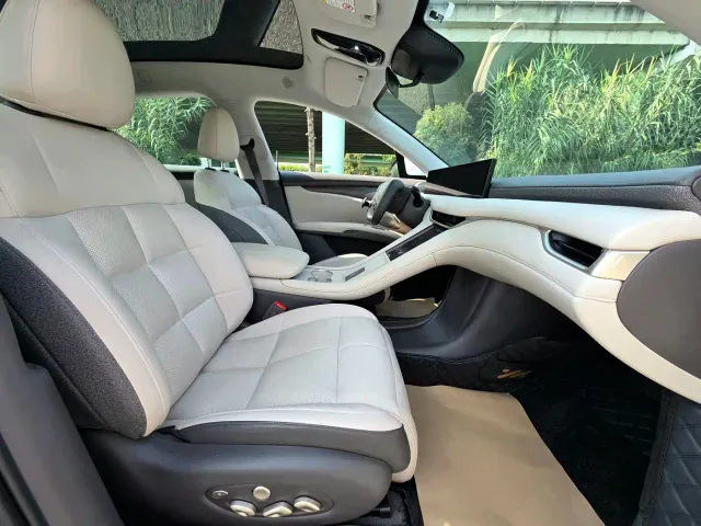IM Motors LS6 — Фото автомобиля 13